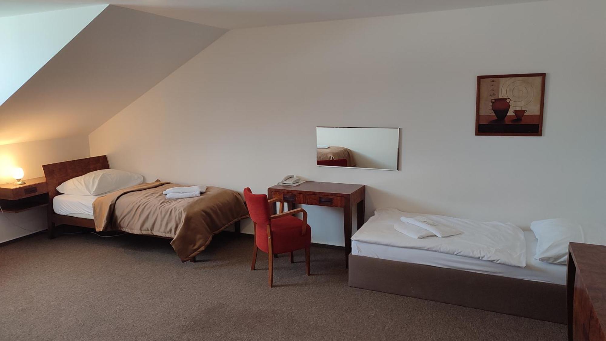 Hotel Vion Zlaté Moravce Buitenkant foto